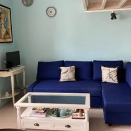 In A 19th Century With Parking וילר-סור-מר